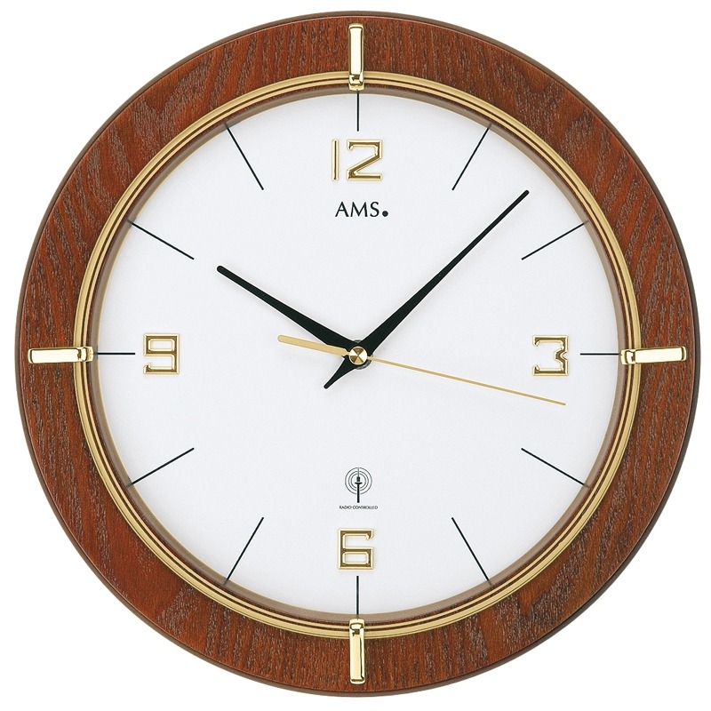 Horloge murale radio-pilotée ronde en noyer de marque AMS