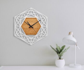 Horloge en bois hexagonale bi couleur – Image 6