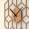Horloge bois filaire dessins cubes