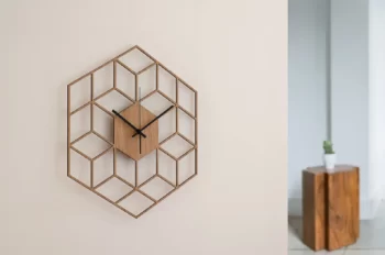 Horloge bois filaire dessins cubes – Image 3