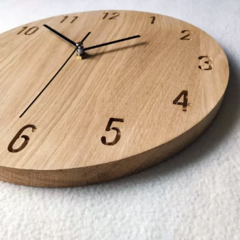 Alternative view of Horloge en bois rond 12H