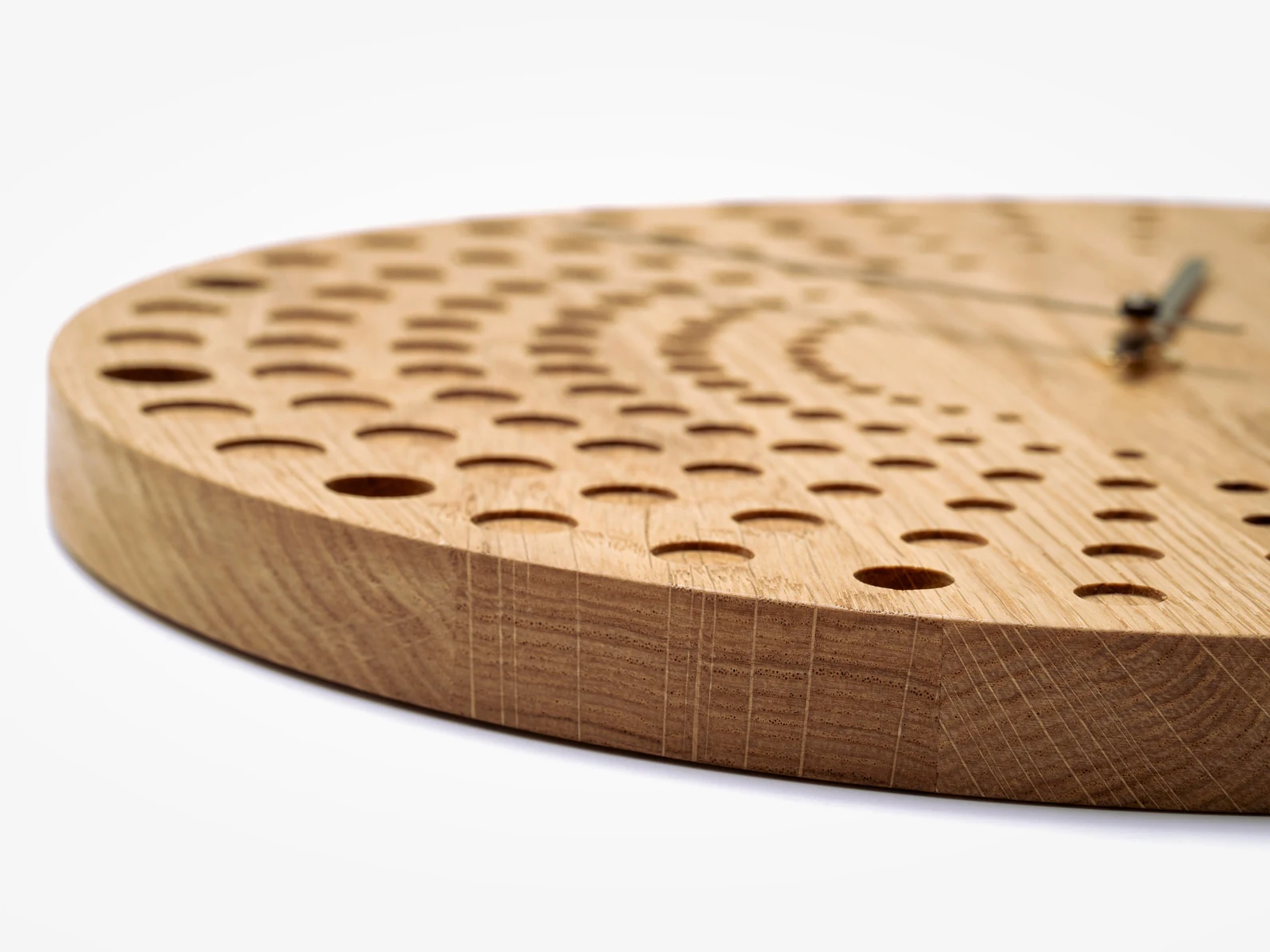Horloge murale en bois design nuages de points – Image 5