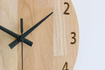 Horloge Murale Ronde en Chêne – Minimaliste & Silencieuse – 28 à 58 cm – Image 4