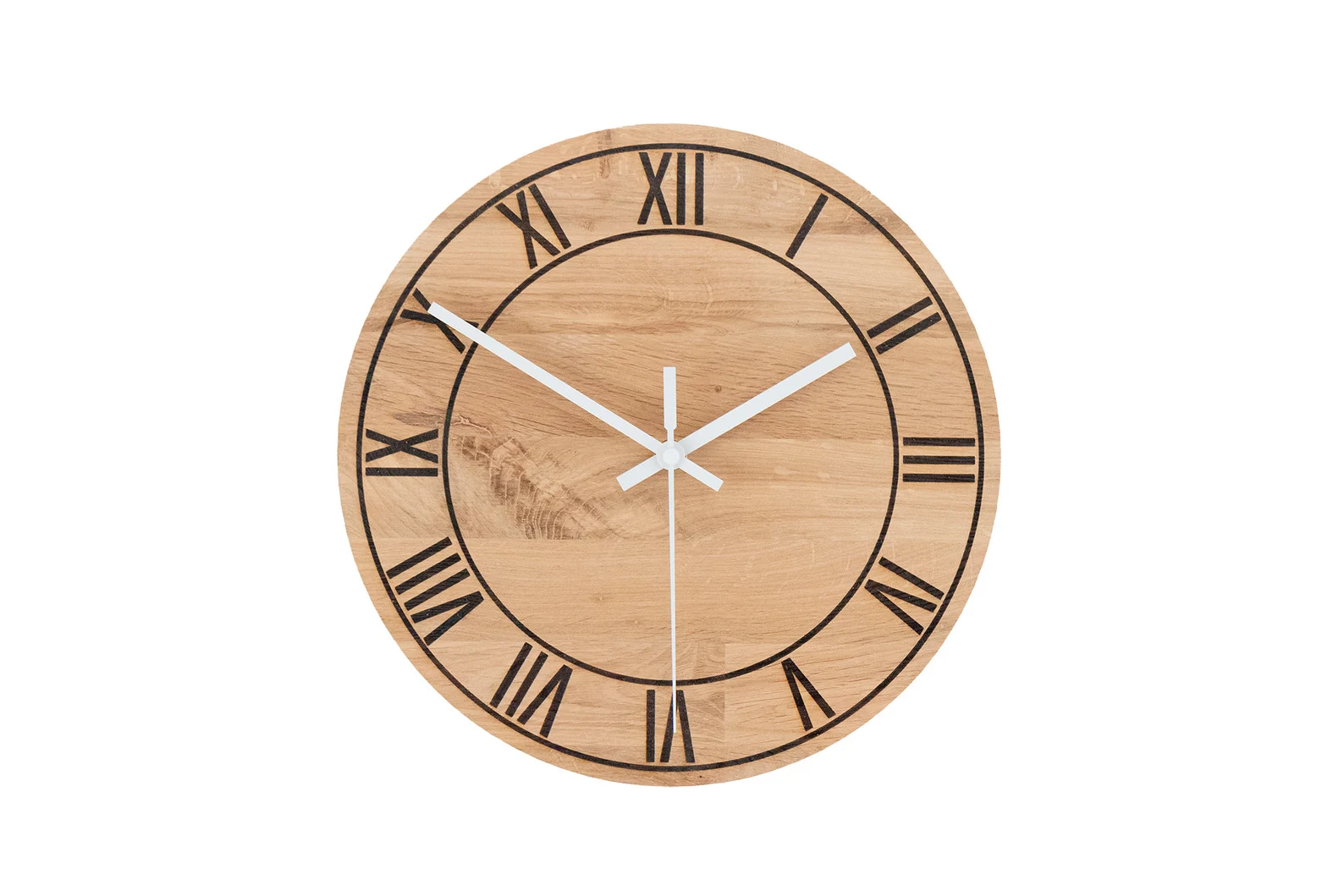 Horloge Murale en Bois avec Chiffres Romains – Silencieuse & Artisanale – Chêne Massif – Image 2